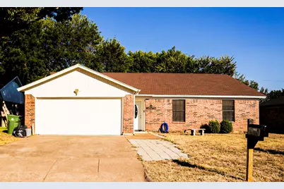 6205 Maple Springs Drive, Arlington, TX 76001 - Photo 1