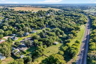 634 E South St, Whitesboro, TX 76273 - Photo 3