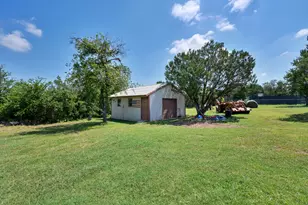 725 Co Rd 300, Hamilton, TX 76531 - Photo 33