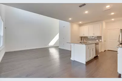 2725 Splendor Drive, Little Elm, TX 75068 - Photo 9