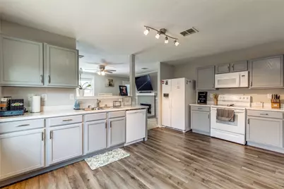 8426 Jacaranda Way, Arlington, TX 76002 - Photo 5