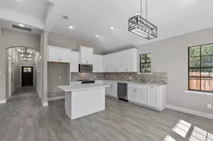 3025 Red Oak Dr, Granbury, TX 76048 - Photo 11