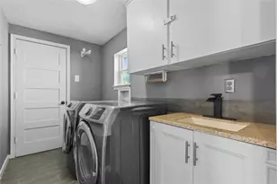 12218 Treeview Ln, Farmers Branch, TX 75234 - Photo 17