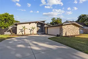 12218 Treeview Ln, Farmers Branch, TX 75234 - Photo 3