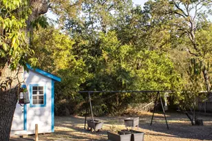 9046 Dorinda Cir, Dallas, TX 75217 - Photo 5