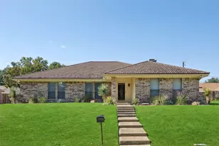 3633 Ridgewood Dr, Grand Prairie, TX 75052 - Photo 1