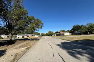 200 SW Moody St, Burleson, TX 76028 - Photo 37