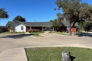 1910 W Henderson St, Cleburne, TX 76033 - Photo 1