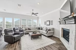 900 Pate St, Granbury, TX 76048 - Photo 7