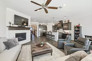 900 Pate St, Granbury, TX 76048 - Photo 9