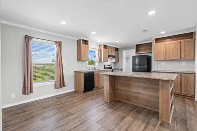 637 Lois Circle, Granbury, TX 76049 - Photo 5