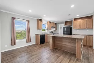 637 Lois Cir, Granbury, TX 76049 - Photo 5