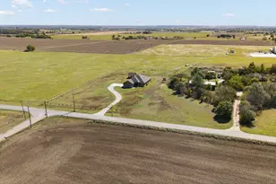 201 Hughes Ln, Grandview, TX 76050 - Photo 5