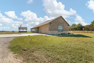 201 Hughes Ln, Grandview, TX 76050 - Photo 3