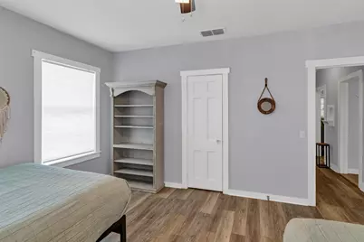 201 S Jones Street, Granbury, TX 76048 - Photo 23