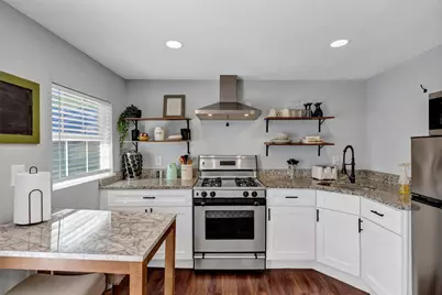 201 S Jones Street, Granbury, TX 76048 - Photo 33