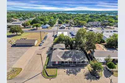 201 S Jones Street, Granbury, TX 76048 - Photo 37