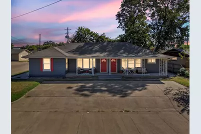 201 S Jones Street, Granbury, TX 76048 - Photo 1