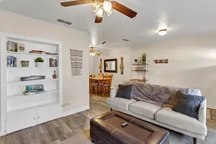 201 S Jones St, Granbury, TX 76048 - Photo 19