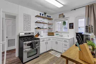 201 S Jones Street, Granbury, TX 76048 - Photo 21