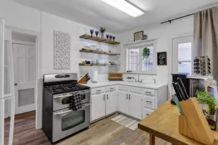 201 S Jones St, Granbury, TX 76048 - Photo 21