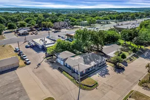 201 S Jones St, Granbury, TX 76048 - Photo 3