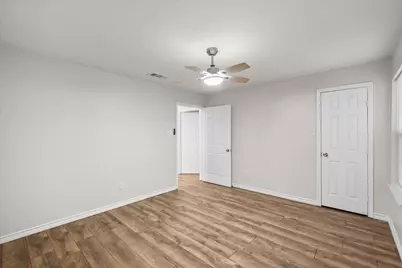 2113 San Antonio, Grand Prairie, TX 75051 - Photo 15