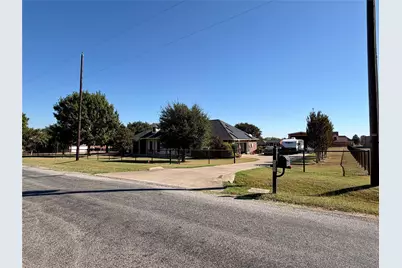 1333 E Highland Road, Waxahachie, TX 75167 - Photo 3
