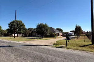 1333 E Highland Rd, Waxahachie, TX 75167 - Photo 3