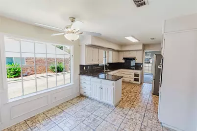 1710 Kingsborough Drive, Arlington, TX 76015 - Photo 11