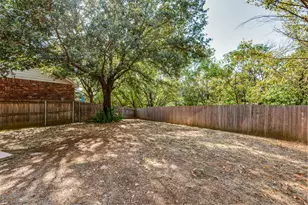 404 E Whitener Rd, Euless, TX 76040 - Photo 3