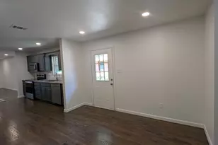 1406 Eastus Dr, Dallas, TX 75208 - Photo 19