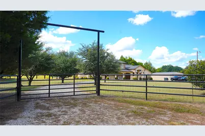 421 Weakes Street, Eustace, TX 75124 - Photo 9