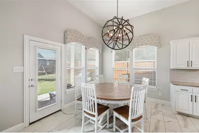 2783 Bridgewater Drive, Grand Prairie, TX 75054 - Photo 9