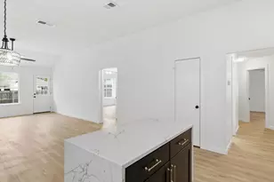 1013 Grand Central Pkwy, Saginaw, TX 76131 - Photo 9