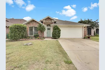1013 Grand Central Parkway, Saginaw, TX 76131 - Photo 1