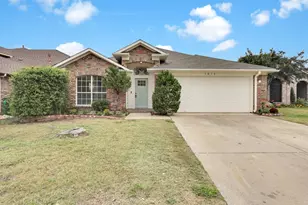 1013 Grand Central Pkwy, Saginaw, TX 76131 - Photo 1