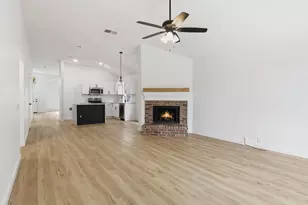 1013 Grand Central Pkwy, Saginaw, TX 76131 - Photo 17