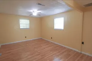 1521 W Springcrest Cir, Lancaster, TX 75134 - Photo 29