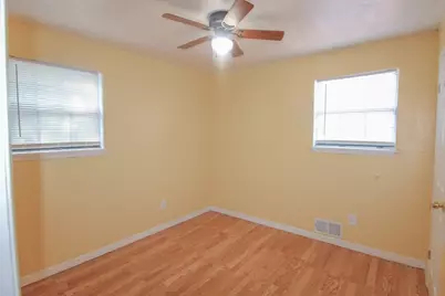 1521 W Springcrest Circle, Lancaster, TX 75134 - Photo 33