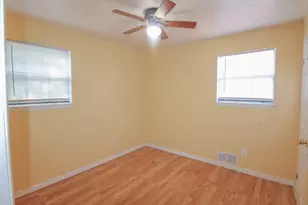 1521 W Springcrest Cir, Lancaster, TX 75134 - Photo 33