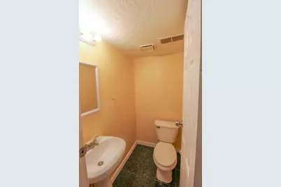 1521 W Springcrest Circle, Lancaster, TX 75134 - Photo 19