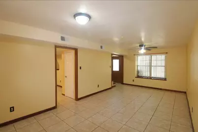 1521 W Springcrest Circle, Lancaster, TX 75134 - Photo 27