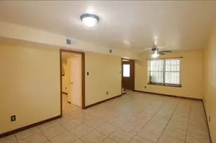 1521 W Springcrest Cir, Lancaster, TX 75134 - Photo 27