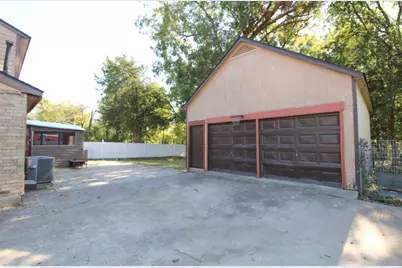 1521 W Springcrest Circle, Lancaster, TX 75134 - Photo 5