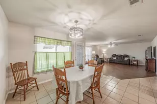 400 Piccadilly Cir, Burleson, TX 76028 - Photo 13