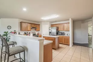 400 Piccadilly Cir, Burleson, TX 76028 - Photo 5