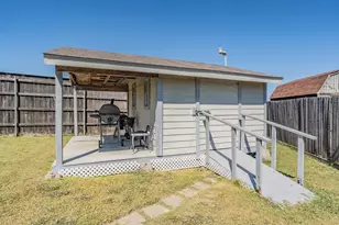 400 Piccadilly Cir, Burleson, TX 76028 - Photo 33