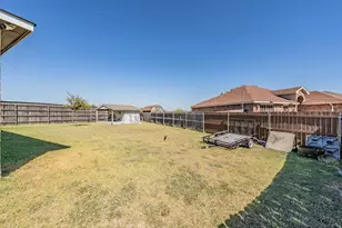 400 Piccadilly Cir, Burleson, TX 76028 - Photo 37