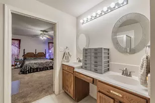 400 Piccadilly Cir, Burleson, TX 76028 - Photo 25